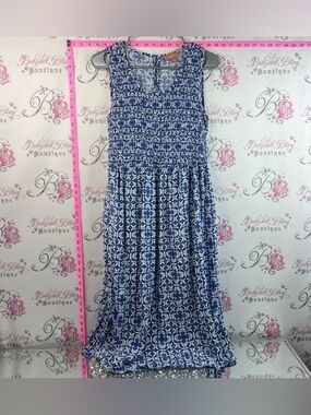 Iyla dress paisley floral Sleeveless Blue & White Maxi Dress - Smocked Bodice